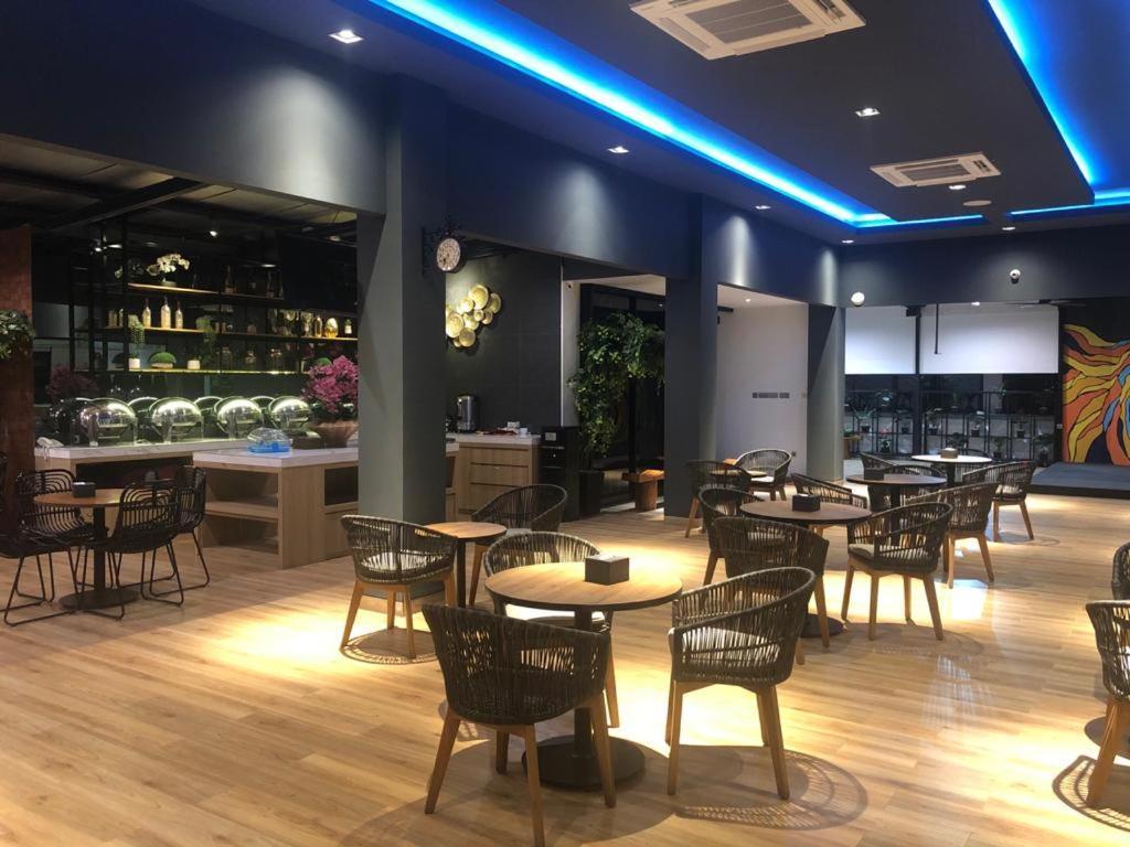 בקאסי Grand Caman Hotel מראה חיצוני תמונה