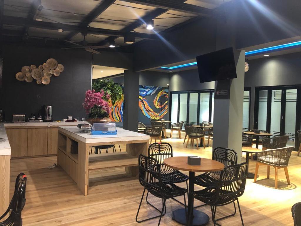 בקאסי Grand Caman Hotel מראה חיצוני תמונה